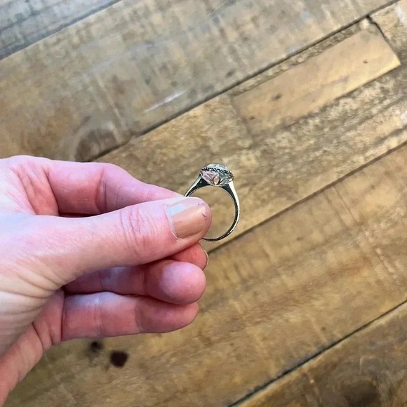 Pretty Ring (Cosmetic Jewelry) - Picture 2 of 3